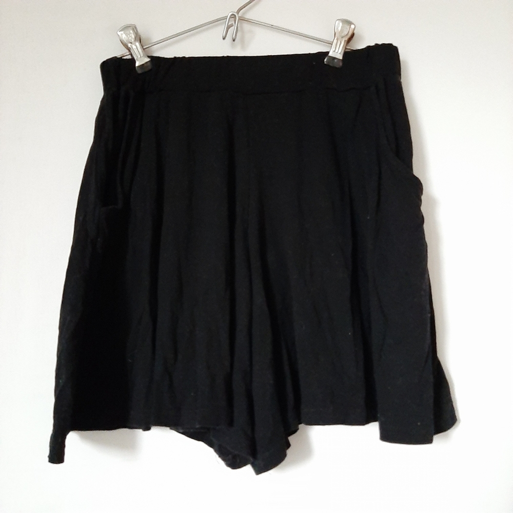 Black Skort- Skirt style shorts with pockets